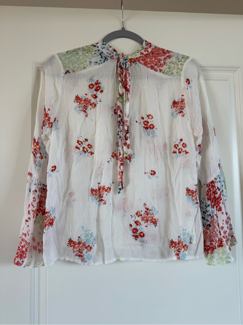 Lucky Brand White Floral Bell Sleeve Peasant Blouse with Tie Neck - Picture 3 of 4